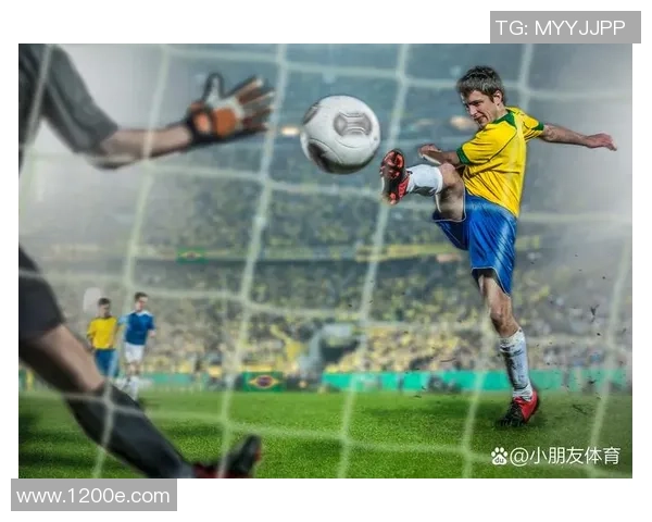 浩克在足球场上的惊人表现视频引发热议，力与技巧的完美结合